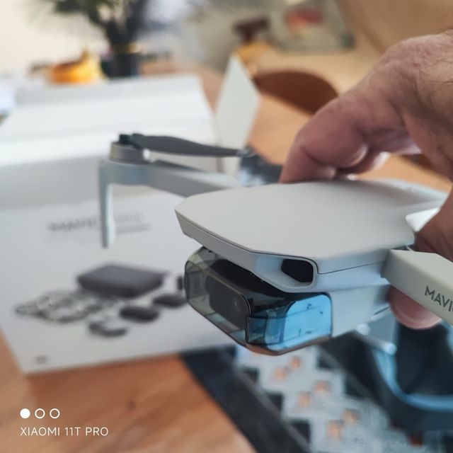 Drone DJI con accessori