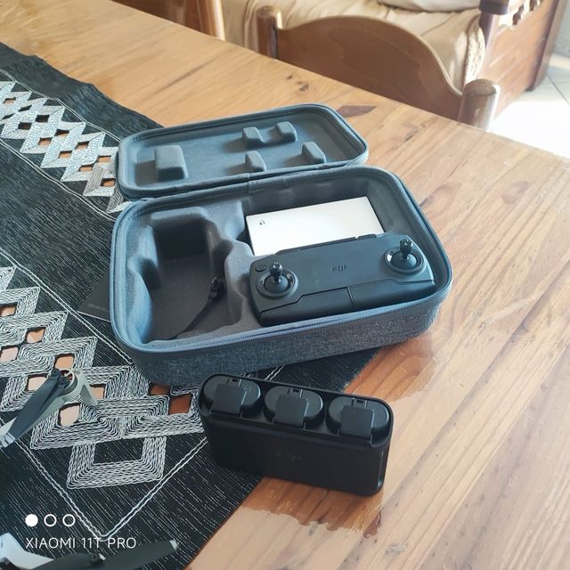 Drone DJI con accessori