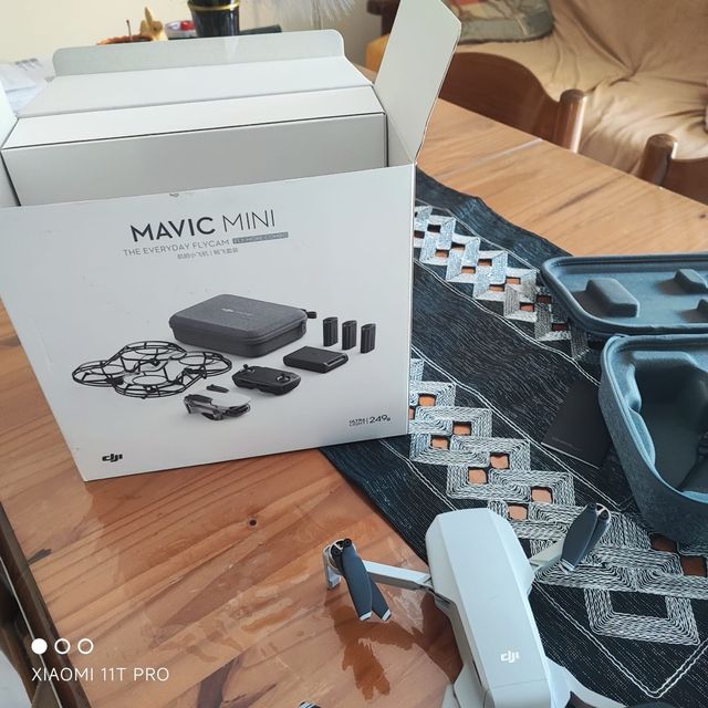 Drone DJI con accessori