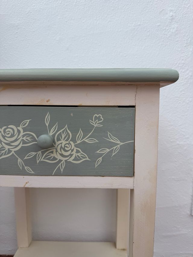 Mesita de noche madera pintada flores