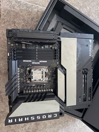 ASUS ROG Crosshair X670E Extreme + Ryzen 9 7950X