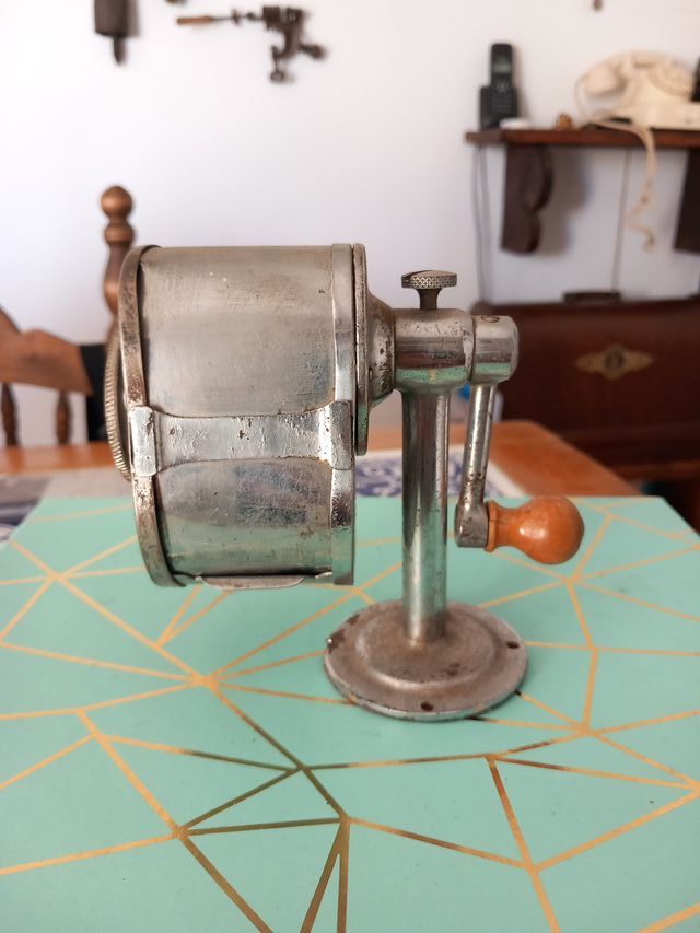 Sacapuntas antiguo El Casco