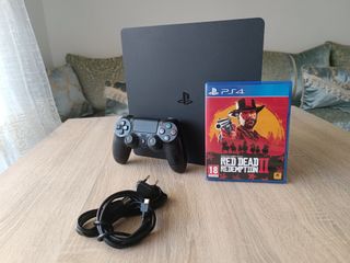 PS4 (PlayStation 4)