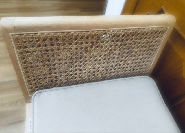 Banco de madera y ratán nuevo