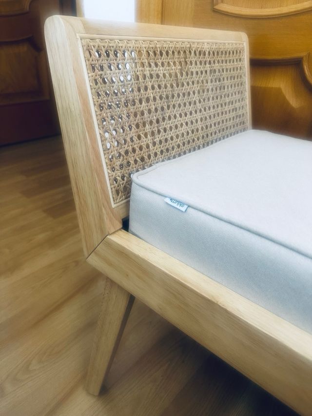 Banco de madera y ratán nuevo