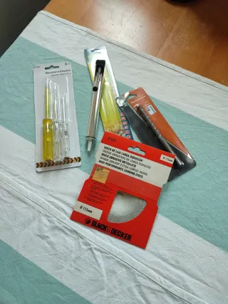 Desoldador de estaño mas otras herramientas