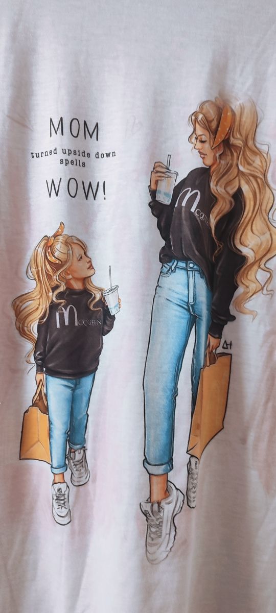 Camiseta MOM con dibujo madre e hija