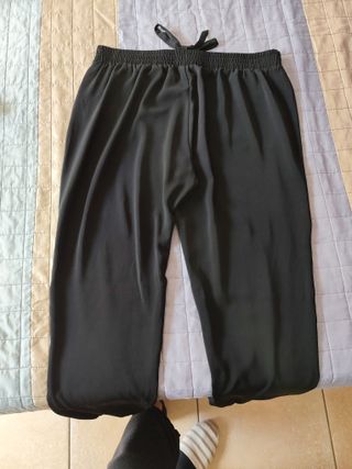 Pantalón satinado negro
