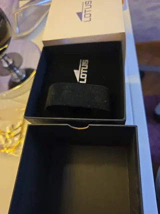 Caja Lotus Negra y Dorada