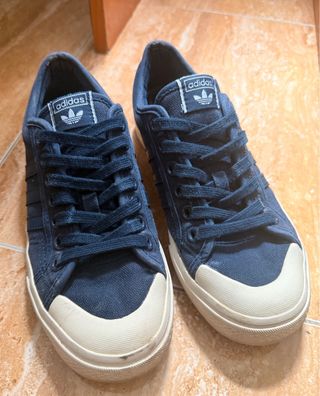 Zapatillas Adidas Azul Marino y Blanco