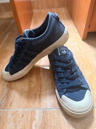 Zapatillas Adidas Azul Marino y Blanco