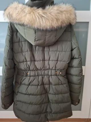 Abrigo plumífero Zara verde mujer