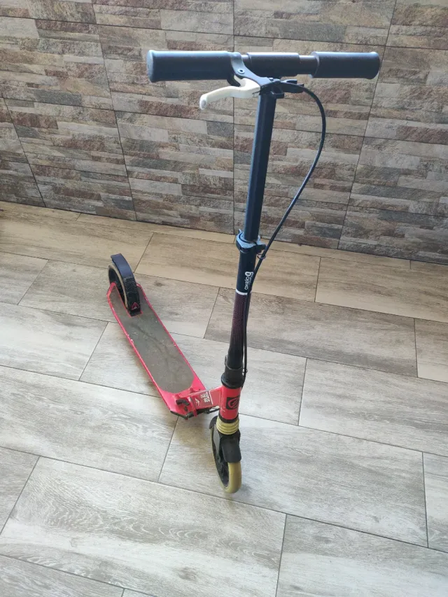 Patinete infantil/juvenil usado.