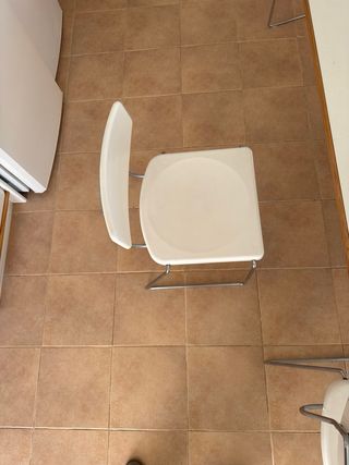 4 Sillas cocina vintage blancas y plateadas