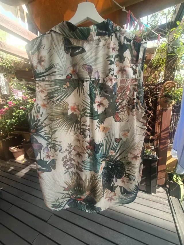 Camisa sin mangas estampado exótico