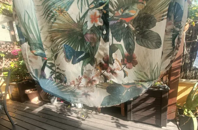 Camisa sin mangas estampado exótico