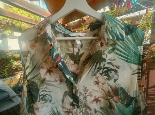 Camisa sin mangas estampado exótico