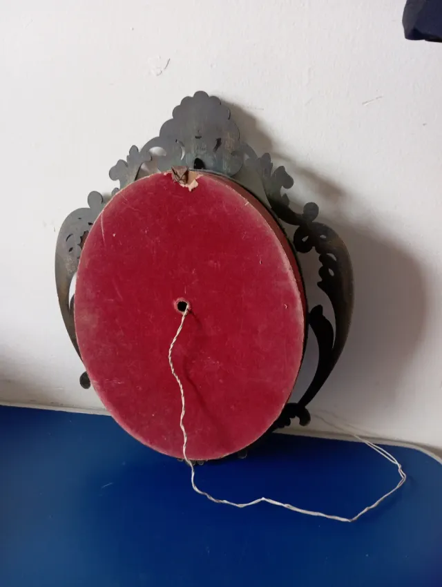 Cornice con Crocifisso in Ottone