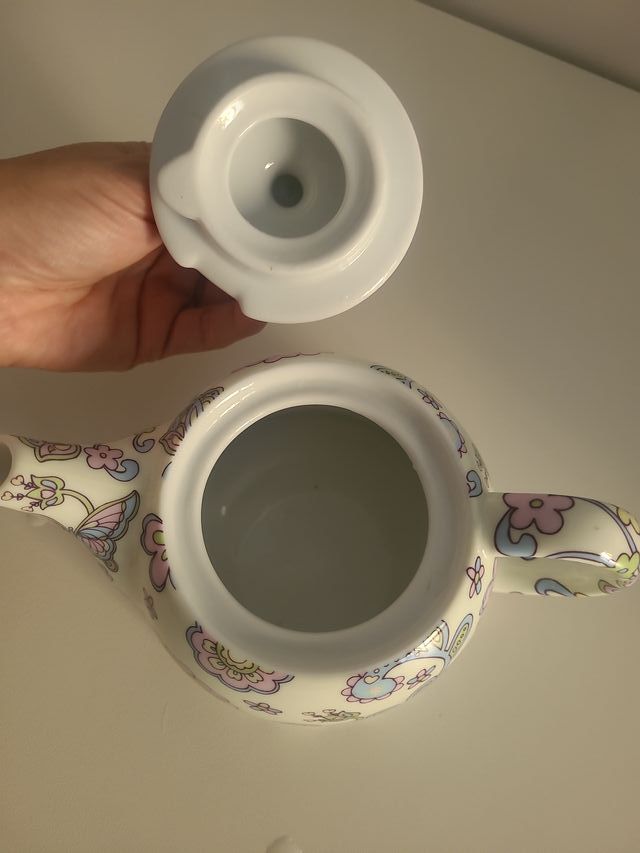 Tetera de porcelana multicolor