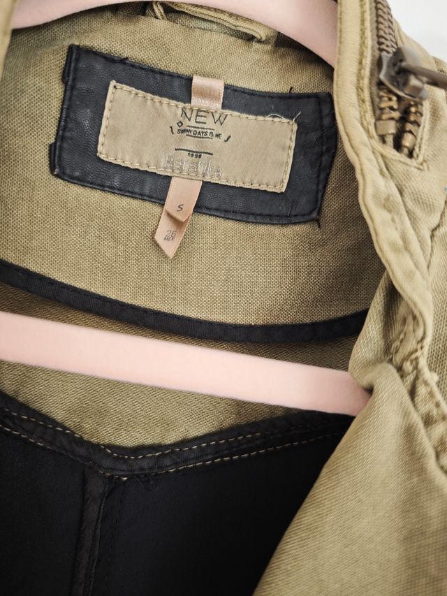 Chaleco Bershka militar verde talla S