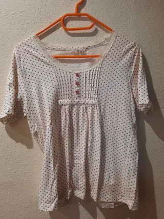 Camiseta lunares fucsia