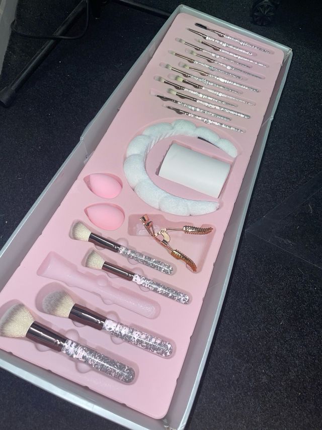 Set 23 brochas de maquillaje plata