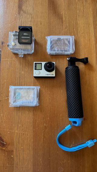 Fotocamera GoPro Hero4 con accessori