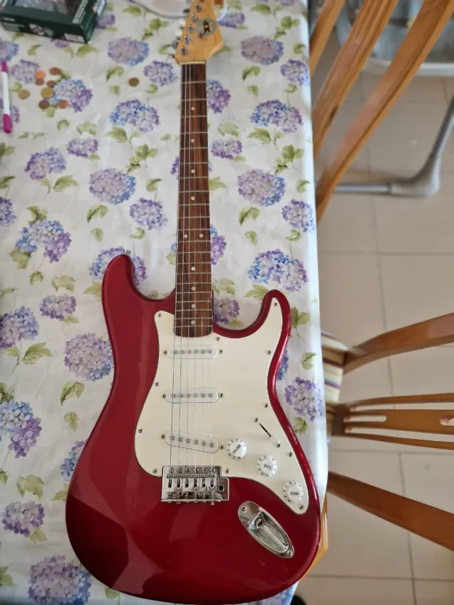 Guitarra Eléctrica Roja + Amplificador Kustom