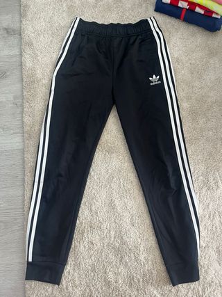 Chaqueta Adidas Negra con Rayas Blancas