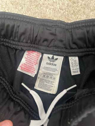 Chaqueta Adidas Negra con Rayas Blancas