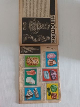 Álbum de Cromos Animales y Minerales