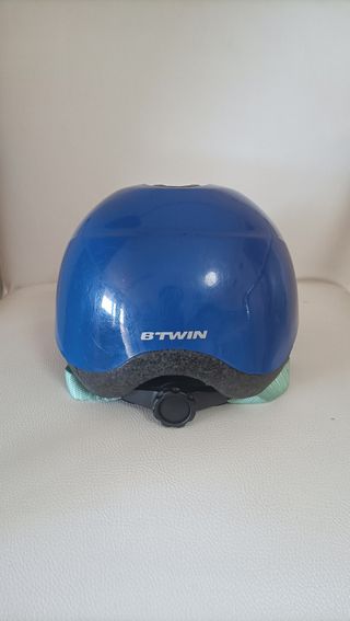 Casco infantil azul para patines y bicicleta