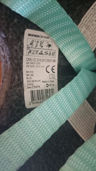 Casco infantil azul para patines y bicicleta