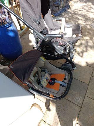 Carro de bebé con silla de coche