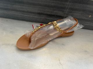 SIN ESTRENAR | Sandalia de goma marrones y doradas