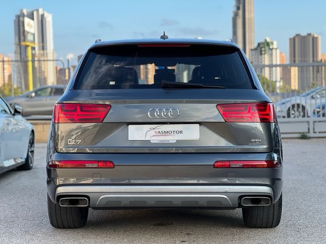 Audi Q7 3.0 TDI / S-Line / Bose / LED