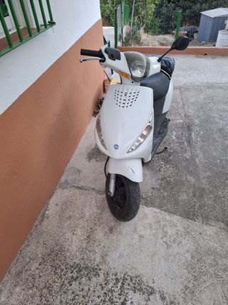 Piaggio Zip 50 2T Scooter