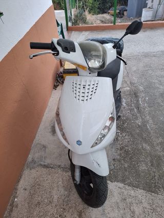 Piaggio Zip 50 2T Scooter