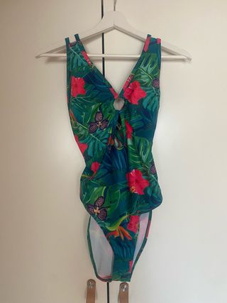 Traje de baño estampado tropical