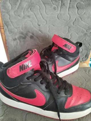 Nike Zapatillas All Day Play
Negras y Rojas