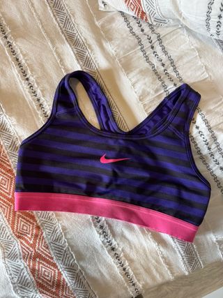 Top deportivo Nike mujer morado y rosa