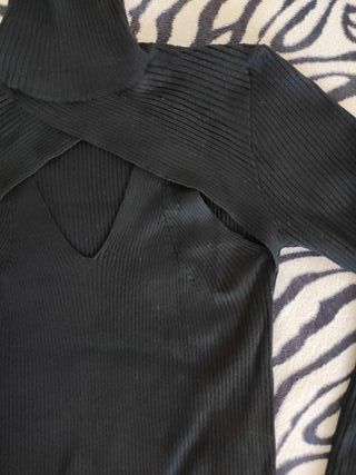 Jersey cuello alto negro con escote mujer 