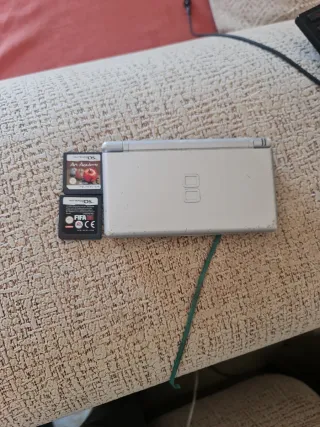 Nintendo DS Lite Plata precio negociable 