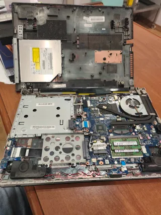 Lenovo Ideapad Z510  i7 8GB RAM (Sin disco duro) 