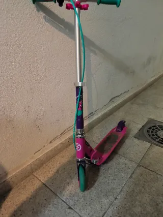 Patinete infantil rosa y verde