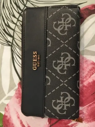 Cartera Guess Negra y Gris