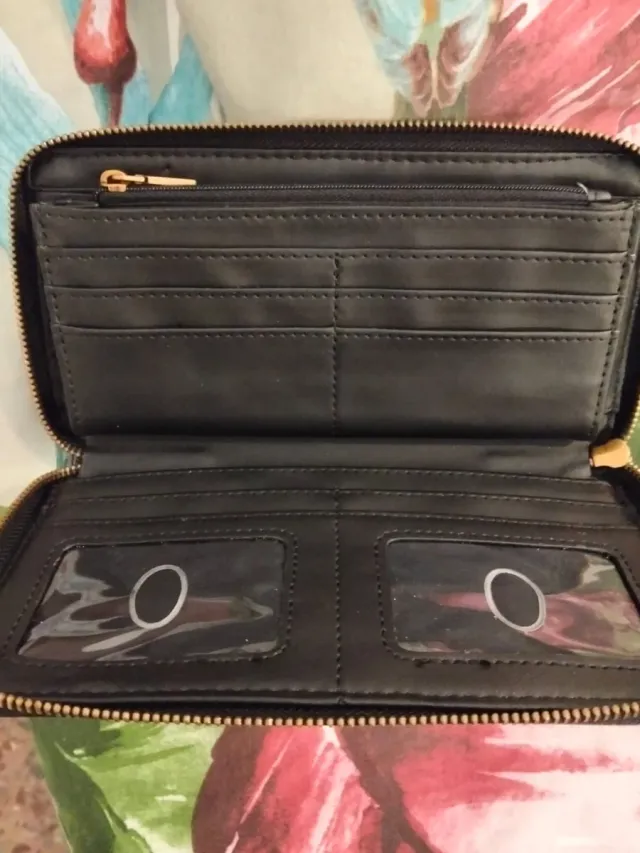 Cartera Guess Negra y Gris