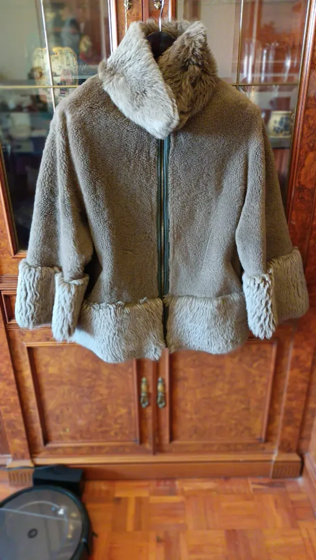 Piel reversible.Venta en persona . Precio NO negoc