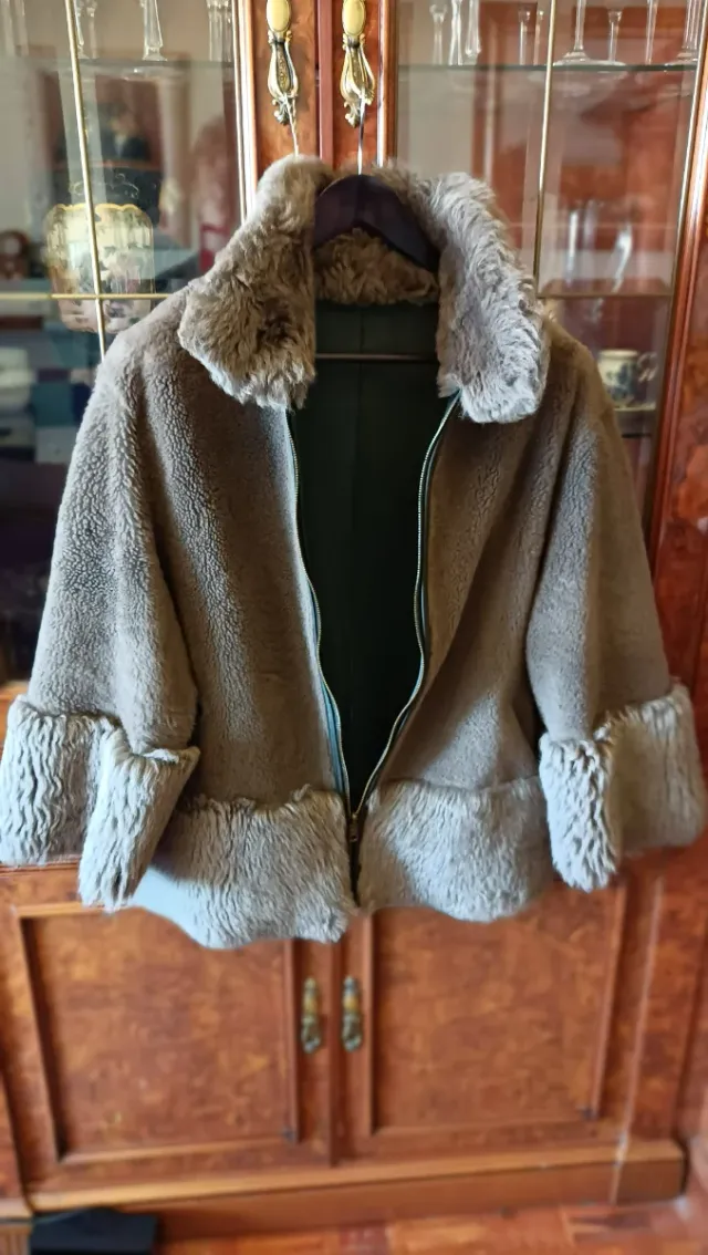 Piel reversible.Venta en persona . Precio NO negoc