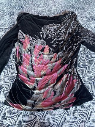 Camiseta Desigual floral negra y rosa